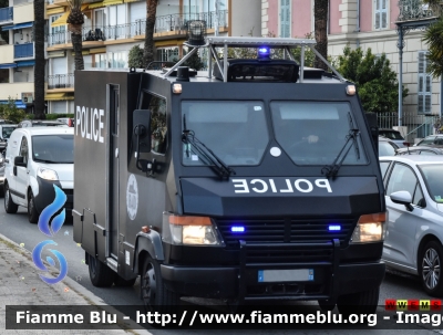 Mercedes Vario
Police Nationale
RAID (Recherche, Assistance, Intervention, Dissuasion)
