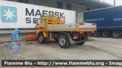 Iveco 80-16
Croce Rossa Italiana
Comitato Regionale Abruzzo
 CRI 359 AD
Parole chiave: Iveco 80-16 CRI359AD