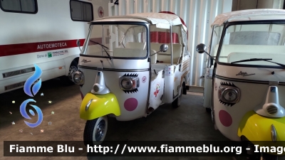 Piaggio Ape Calessino
Croce Rossa Italiana
Comitato Regionale Abruzzo
Clowndottori
CRI 1262
Parole chiave: Piaggio Ape_Calessino CRI1262