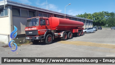 Iveco 330-35
Vigili del Fuoco
Scola Formazione Operativa
Montelibretti
 VF 15879
Parole chiave: Iveco 330-35 VF15879