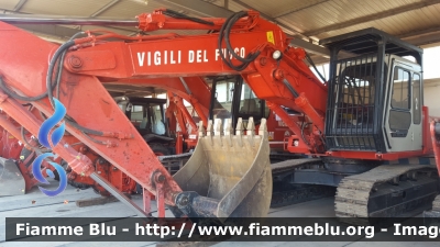 Fiat Hitachi FH200.3
Vigili del Fuoco
Comando Provinciale di Roma
Distaccamento Cittadino Nomentano
G.O.S. (Gruppo Operativo Speciale) Roma
VF 19932
Parole chiave: Fiat-Hitachi FH200.3 VF19932