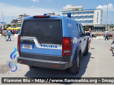 Land Rover Discovery 3
Polizia di Stato
Squadra Volante
Unità Operativa di Primo Intervento
POLIZIA F5008
