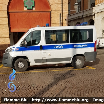 Fiat Ducato X290
Polizia Municipale
Associazione Intercomunale della Pianura Forlivese
Comune di Forlì
Forlì 22
Parole chiave: Fiat Ducato_X290