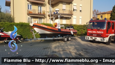 Gommone
Vigili del Fuoco
Comando Provinciale di Forlì Cesena
Nucleo Salvamento Acquatico
VF BPS 26
Parole chiave: Gommone