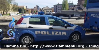 Fiat Punto VI serie
Polizia di Stato 
Allestimento Nuova Carrozzeria Torinese
Decorazione grafica Artlantis
POLIZIA N5681
Parole chiave: Fiat Punto_VIserie POLIZIAN5680