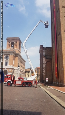 Iveco 330-26
Vigili del Fuoco
Comando Provinciale di Forlì Cesena
Snorkel allestimento Cella
VF 14407
Parole chiave: Iveco 330-26 VF14407