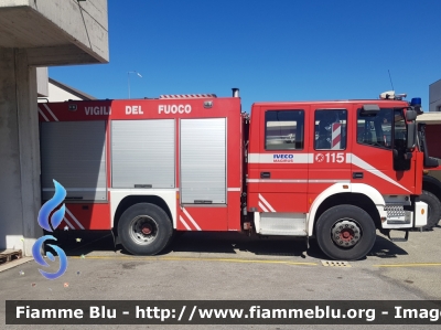 Iveco FireTech 190E31
Vigili del Fuoco
Comando Provinciale di Bologna
AutoPompaSerbatoio allestimento Iveco-Magirus
VF 21840
Parole chiave: Iveco FireTech_190E31 VF21840