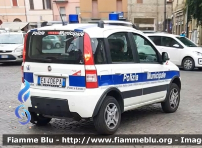 Fiat Nuova Panda 4x4 I serie
Polizia Municipale
Associazione Intercomunale della Pianura Forlivese
Comune di Forlì
Forlì 40
Parole chiave: Fiat Nuova_Panda_4x4_Iserie