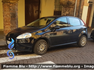 Fiat Grande Punto
Carabinieri
CC DD 604
Parole chiave: Fiat Grande_Punto CCDD604