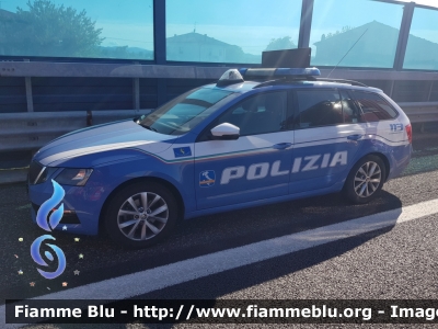 Skoda Octavia Wagon V serie
Polizia di Stato
Polizia Autostradale
in servizio sulla rete Autostrade per l'Italia SPA
Allestimento Focaccia
Decorazione Grafica Artlantis
POLIZIA M2944
