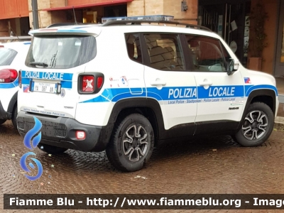 Jeep Renegade
Polizia Municipale
Associazione Intercomunale della Pianura Forlivese
Comune di Forlì
Forli 59
Polizia Locale YA 087 AN
Parole chiave: Jeep Renegade PoliziaLocaleYA087AN