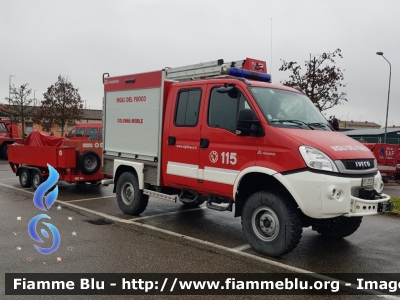 Iveco Daily 55S17 4x4 IV serie restyle
Vigili del Fuoco
Comando Provinciale di Piacenza
Colonna Mobile Regionale
Polisoccorso allestimento Iveco-Magirus
VF 27213
Parole chiave: Iveco Daily_55S17_4x4_IVserie_restyle VF27213