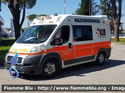 Fiat Ducato X250
118 Forlì Soccorso
Azienda USL della Romagna
Ambito Territoriale di Forlì
"FO010"
Ambulanza allestita per trasporto materiale per Maxiemergenze
Allestita Vision

