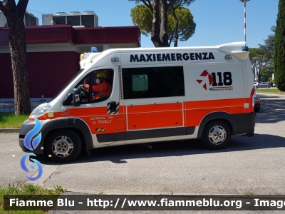 Fiat Ducato X250
118 Forlì Soccorso
Azienda USL della Romagna
Ambito Territoriale di Forlì
"FO010"
Ambulanza allestita per trasporto materiale per Maxiemergenze
Allestita Vision

