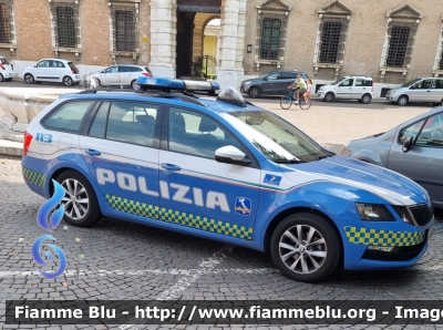 Skoda Octavia Wagon V serie
Polizia di Stato
Polizia Autostradale in servizio sulla rete Autostrade per l'Italia SPA
Allestimento Focaccia
Decorazione Grafica Artlantis
Con nuova decorazione
M4834
