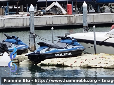 Acquascooter
Polizia di Stato
Polizia del Mare
PS 1426
PS 1427
Parole chiave: Acquascooter PS 1426 PS 1427