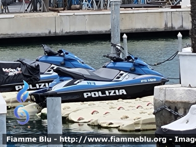 Acquascooter
Polizia di Stato
Polizia del Mare
PS 1426
PS 1427
Parole chiave: Acquascooter PS 1426 PS 1427