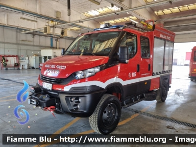 Iveco Daily MUV 4x4 VI serie
Vigili del Fuoco
Comando Provinciale di Parma
Polisoccorso allestimento Fortini
Fornitura Regione Emilia-Romagna
VF 32215
Parole chiave: Iveco Daily_MUV_4x4_VIserie VF32215