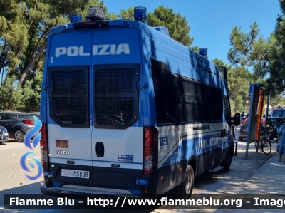 Iveco Daily VI serie restyle
Polizia di Stato
Reparto Mobile
Allestimento Sperotto
M5898
Parole chiave: Iveco Daily_VIserie_restyle PoliziaM5898