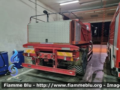 Iveco EuroCargo 135E23 4x4 I serie
Vigili del Fuoco
Comando Provinciale di Ancona
Distaccamento Permanente di Senigallia
VF 21588
Parole chiave: Iveco EuroCargo_135E23_4x4_Iserie VF21588