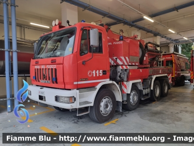 Astra HD7 84.42
Vigili del Fuoco
Comando Provinciale di Ancona
AutoGru da 40 ton allestimento Cormach
VF 21617
