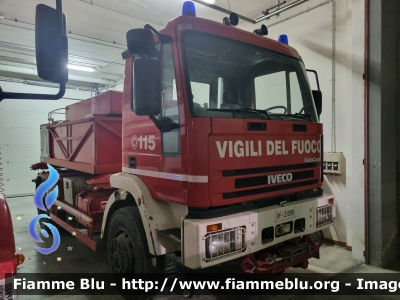 Iveco EuroCargo 135E23 4x4 I serie
Vigili del Fuoco
Comando Provinciale di Ancona
Distaccamento Permanente di Senigallia
VF 21588
Parole chiave: Iveco EuroCargo_135E23_4x4_Iserie VF21588