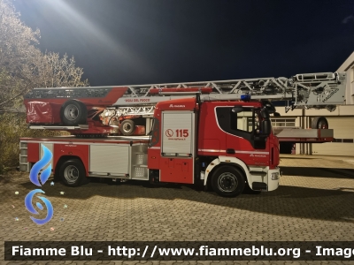 Iveco EuroCargo 160E32 IV serie
Vigili del Fuoco
Comando di Barletta
AutoScala articolata M32L-AS da 32 metri
Allestimento Magirus
VF 32946
Parole chiave: Iveco EuroCargo_160E32_IVserie VF32946