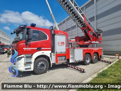 Iveco S-Way AT260S42
Vigili del Fuoco
AutoScala articolata M42L-AS da 42 metri
Allestimento Magirus
Comando di Roma
VF 32921
Parole chiave: Iveco S-Way_AT260S42 VF32921