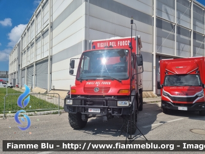 Mercedes Benz Unimog U500
Vigili del Fuoco
Nucleo Radio e Telecomunicazioni
VF 24615
Parole chiave: Mercedes-Benz Unimog U500 VF24615