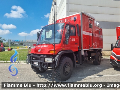 Mercedes Benz Unimog U500
Vigili del Fuoco
Nucleo Radio e Telecomunicazioni
VF 24615
Parole chiave: Mercedes-Benz Unimog U500 VF24615