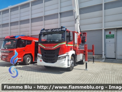 Iveco S-Way
Vigili del Fuoco
Allestimento Rosenbauer
Prototipo
Parole chiave: Iveco S-Way