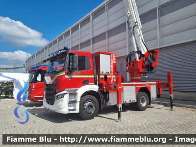 Iveco S-Way
Vigili del Fuoco
Allestimento Rosenbauer
Prototipo
Parole chiave: Iveco S-Way