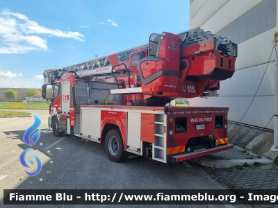 Iveco EuroCargo 160E32 IV serie
Vigili del Fuoco
Comando di Roma
AutoScala articolata M32L-AS da 32 metri
Allestimento Magirus
VF 32935
Parole chiave: Iveco EuroCargo_160E32_IVserie VF32935