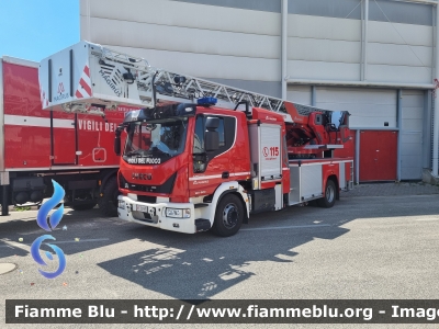 Iveco EuroCargo 160E32 IV serie
Vigili del Fuoco
Comando di Roma
AutoScala articolata M32L-AS da 32 metri
Allestimento Magirus
VF 32935
Parole chiave: Iveco EuroCargo_160E32_IVserie VF32935