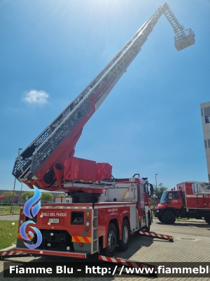 Iveco S-Way AT260S42
Vigili del Fuoco
AutoScala articolata M42L-AS da 42 metri
Allestimento Magirus
Comando di Roma
VF 32921
Parole chiave: Iveco S-Way_AT260S42 VF32921