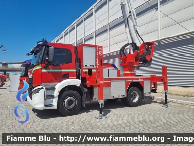 Iveco S-Way
Vigili del Fuoco
Allestimento Rosenbauer
Prototipo
Parole chiave: Iveco S-Way