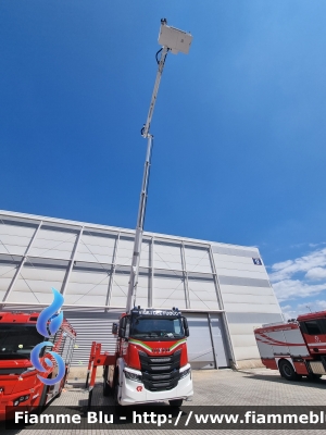 Iveco S-Way
Vigili del Fuoco
Allestimento Rosenbauer
Prototipo
Parole chiave: Iveco S-Way