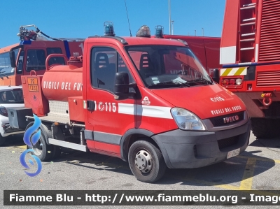 Iveco Daily IV serie
Vigili del Fuoco
Comando Provinciale di Roma
Distaccamento Aeroportuale di Fiumicino
cisterna carburante
allestimento Aris
VF 26425
Parole chiave: Iveco Daily_IVserie VF26425