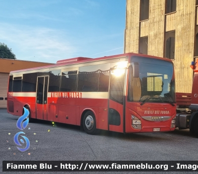 Irisbus Iveco Crossway
Vigili del Fuoco
Scuole Centrali Antincendio
VF 31453
Parole chiave: Irisbus Iveco Crossway VF31453