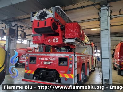 Iveco EuroCargo 180E32 IV serie
Vigili del Fuoco
Comando Provinciale di Milano
In sostituzione a Bologna
AutoScala M39L da 39 metri
allestimento Magirus
VF 29717
Parole chiave: Iveco EuroCargo_180E32_IVserie VF29717