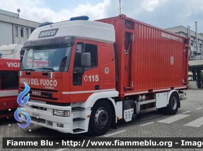 Iveco EuroTech 440E38
Vigili del Fuoco
Comando Provinciale di Venezia
Nucleo Operativo Chimico Speciale NOCS-NBCR di Mestre (VE)
VF 21490
Parole chiave: Iveco EuroTech_440E38 VF21490