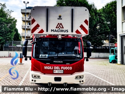 Iveco EuroCargo 160E32 IV serie Low Liner
Vigili del Fuoco
Comando Provinciale di Forlì Cesena
AutoScala articolata M32L-AS da 32 metri
Allestimento Magirus
VF 32956
Parole chiave: Iveco EuroCargo_160E32_IVserie VF32956