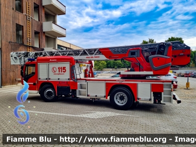 Iveco EuroCargo 160E32 IV serie Low Liner
Vigili del Fuoco
Comando Provinciale di Forlì Cesena
AutoScala articolata M32L-AS da 32 metri
Allestimento Magirus
VF 32956
Parole chiave: Iveco EuroCargo_160E32_IVserie VF32956