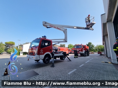 Nissan Cabstar
Vigili del Fuoco
Comando Provinciale di Forlì-Cesena
distaccamento Volontario Savignano sul Rubicone
VF 32792
Parole chiave: Nissan Cabstar VF32792