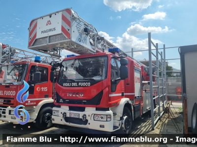 Iveco EuroCargo 180E32 III serie
Vigili del Fuoco
AutoScala M39L da 39 metri allestimento Magirus
VF 29758
Parole chiave: Iveco EuroCargo_180E32_IIIserie VF29758