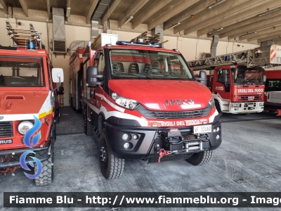 Iveco Daily MUV 4x4 VI serie
Vigili del Fuoco
Comando Provinciale di Ravenna
Polisoccorso allestimento Fortini
Fornitura Regione Emilia-Romagna
VF 33060
Parole chiave: Iveco Daily_MUV_4x4_VIserie VF33060