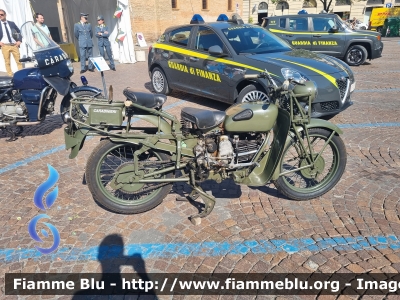 Moto Guzzi Super Alce 500
Carabinieri
EI VS 097
Parole chiave: Moto-Guzzi Super_Alce_500 EIVS097