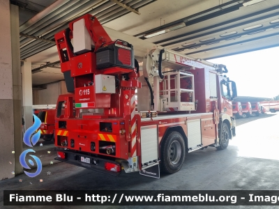 Iveco S-Way
Vigili del Fuoco
Comando Provinciale di Bologna
Allestimento Rosenbauer
VF 33206
Parole chiave: Iveco S-Way VF33206