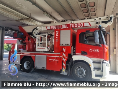 Iveco S-Way
Vigili del Fuoco
Comando Provinciale di Bologna
Allestimento Rosenbauer
VF 33206
Parole chiave: Iveco S-Way VF33206