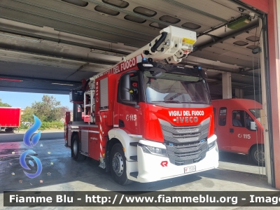 Iveco S-Way
Vigili del Fuoco
Comando Provinciale di Bologna
Allestimento Rosenbauer
VF 33206
Parole chiave: Iveco S-Way VF33206